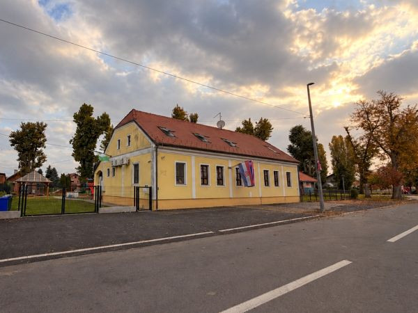 Uređena pješačka staza i parkiralište za sigurniji i pristupačniji prostor